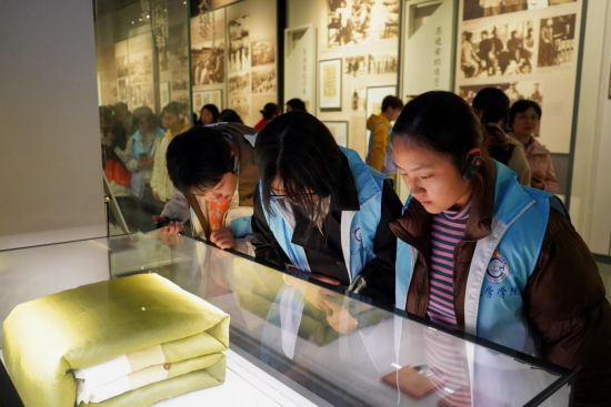 图为学生在馆中参观。外围买球的app十大平台供图
