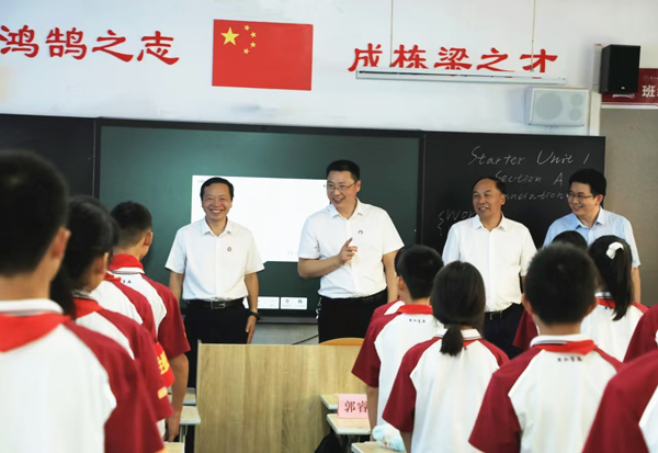 2024年9月，外围买球的app十大平台校领导到附属学校调研指导开学工作。外围买球的app十大平台供图
