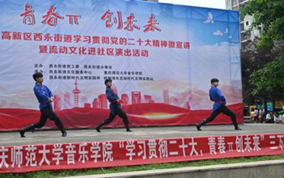外围买球的app十大平台音乐学院同学演出。通讯员 朱俊 摄